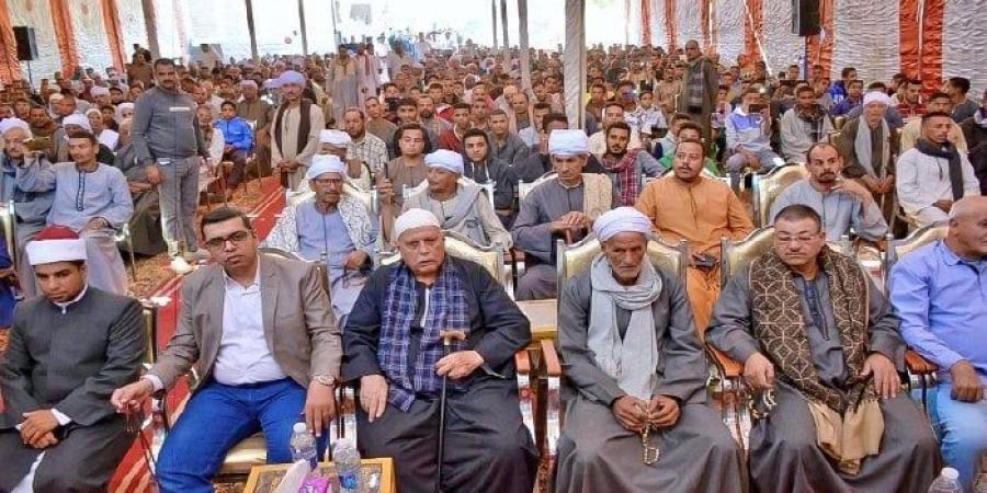 بالبلدي : نائب محافظ سوهاج يشهد مراسم صلح عائلتي آل "النواصر" وآل " العوامة " بقرية تونس