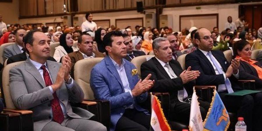 وزيرا الشباب والتضامن ومحافظ الإسكندرية يشهدون فعاليات ختام معسكر " قوتنا في شبابنا "