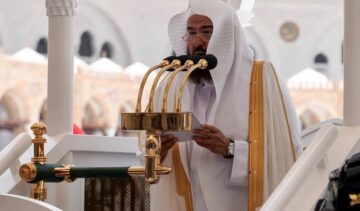 خطيب المسجد الحرام يحذر: تجنبوا الكذب على القيادات والعلماء، واحذروا حملات الحج الخادعة!