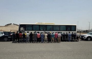 ضبط نقل غير قانوني لـ35 مقيماً دون تصاريح حج في حافلة