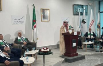سفير المملكة في الجزائر يودع الفوج الأول من ضيوف الرحمن