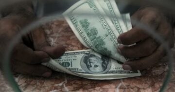 سعر بيع الدولار يرتفع إلى 50.68 جنيه في تعاملات اليوم السبت 10 مايو 2025