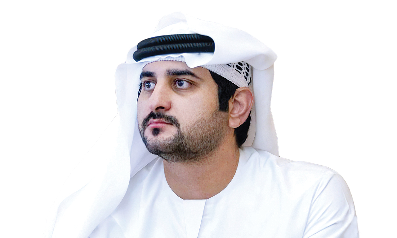 مكتوم بن محمد يستعرض مشروع الميزانية العامة للعام المالي 2026