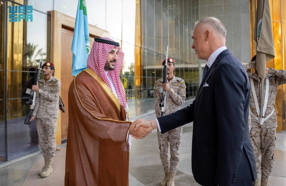 وزير الدفاع السعودي يتباحث مع نظيره المجري لتعزيز التعاون العسكري