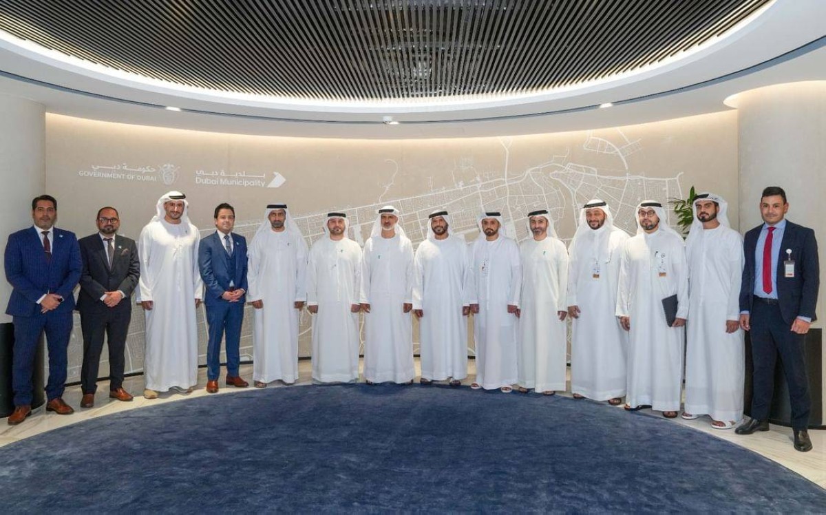 بلدية دبي وباركن تعززان شراكة تطوير المواقف العامة لتلبية احتياجات المدينة