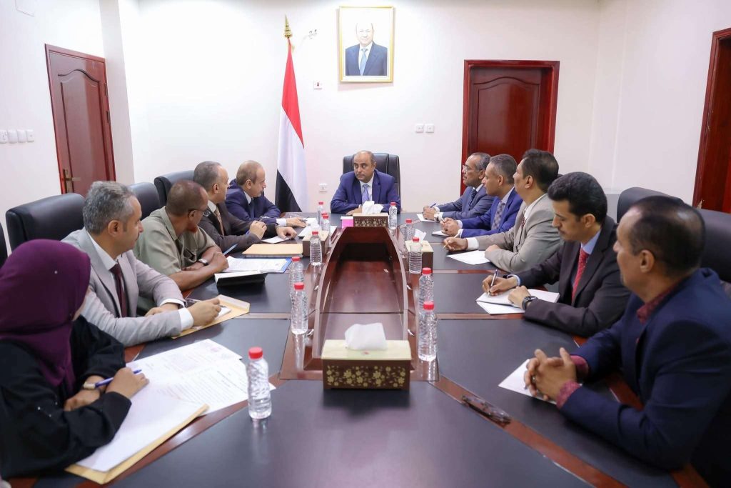 رئيس الوزراء يأمر بصرف مستحقات الطلاب المبتعثين بالخارج ويؤكد على ضرورة إصلاح نظام الابتعاث