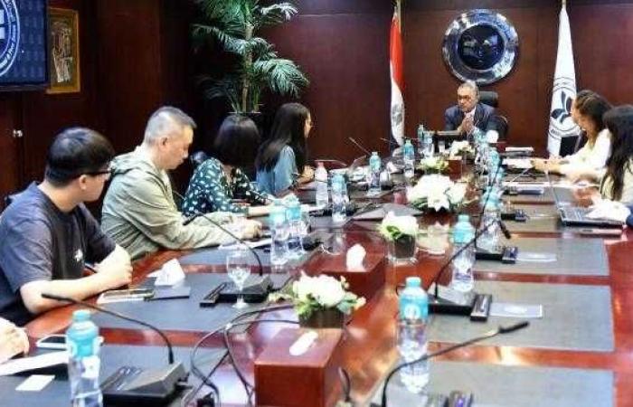 هيبة يناقش مع وفد من الشركات الصينية آفاق الاستثمار في قطاع المنسوجات والملابس