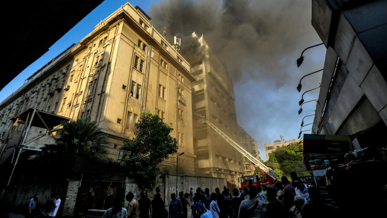 بعد حريق سنترال رمسيس المفاجئ.. هل تنهار شبكة الإنترنت والاتصالات في مصر؟ وما مصير عودة الخدمة خلال 24 ساعة؟ إليك ما لا تعرفه!!